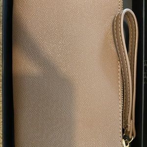 BCBG wristlet